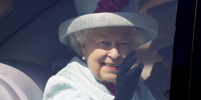 Queen Elizabeth II Sparks False Royal Baby Alarm With Pink Blankets and Motorcade